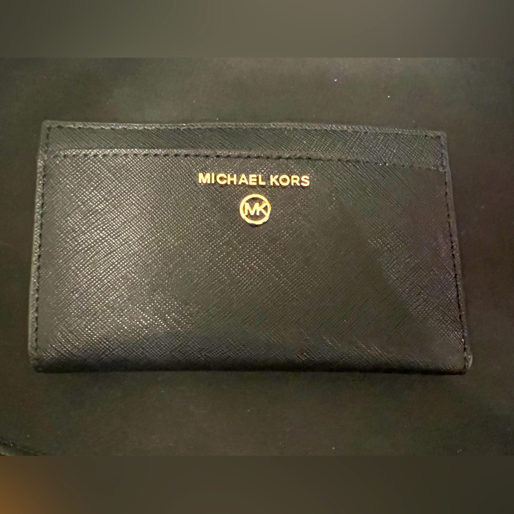 Michael Kors Saffiano leather wallet w/ zipper